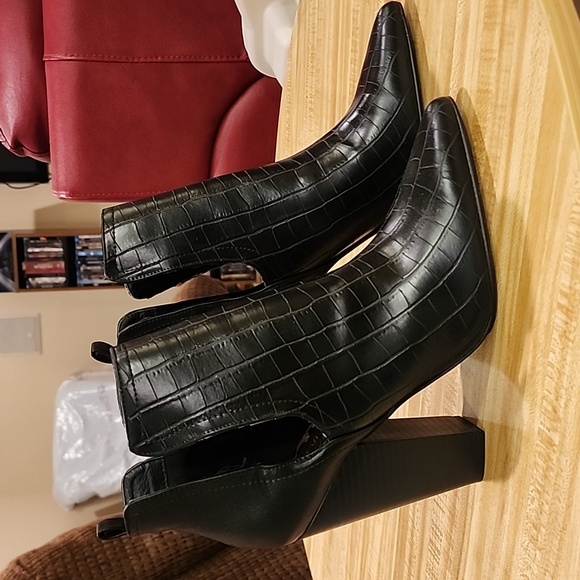 Just Fab Old Town Black Booties - Picture 4 of 8